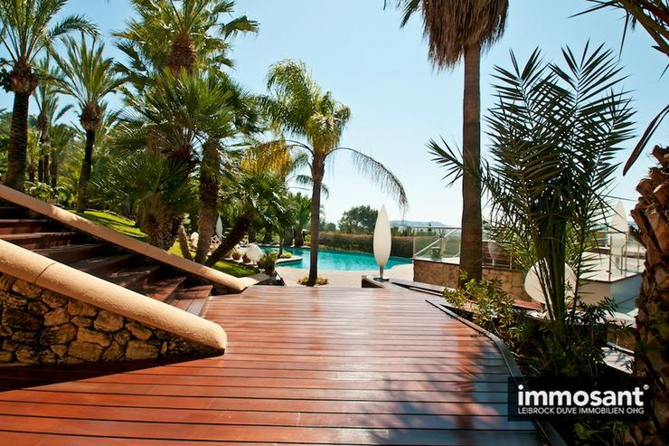 Bild 4: Beeindruckende Villa mit Blick über Ibiza Stadt in Neubauzustand und Bestaustattung - MS0...