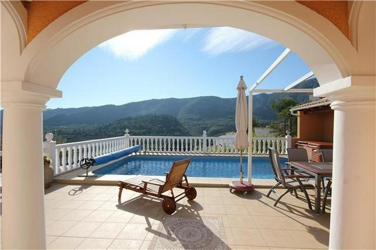 Bild 3: Hochwertig ausgestattete Villa mit zahlreichen Extras in unbeschreiblich schöner Aussicht...