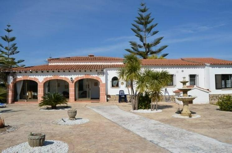 Gepflegte, weitläufige Villa mit großem Grundstück in Els Poblets - Haus kaufen - Bild 1