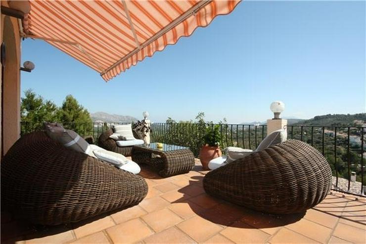 Sehr schöne 3 Schlafzimmer Villa mit Infinity Pool mit grandioser Aussicht in Orba - Haus kaufen - Bild 3