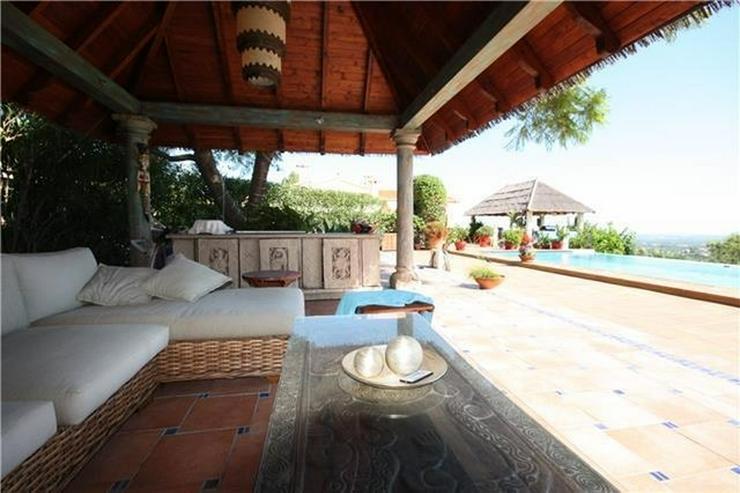 Sehr schöne 3 Schlafzimmer Villa mit Infinity Pool mit grandioser Aussicht in Orba - Haus kaufen - Bild 6