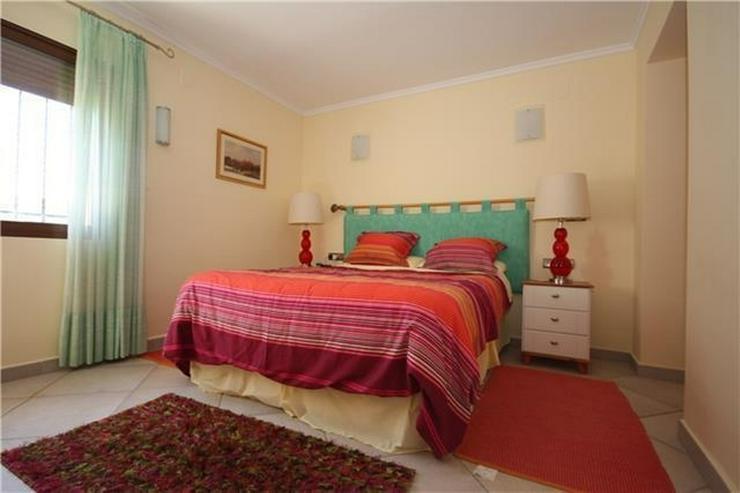 Bild 10: Sehr schöne 3 Schlafzimmer Villa mit Infinity Pool mit grandioser Aussicht in Orba