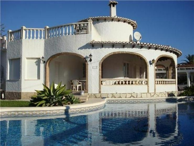Ausbaufähige Villa mit kleinem Appartement, Carport, Pool, gr. Eckgrundstück in Els Pobl...