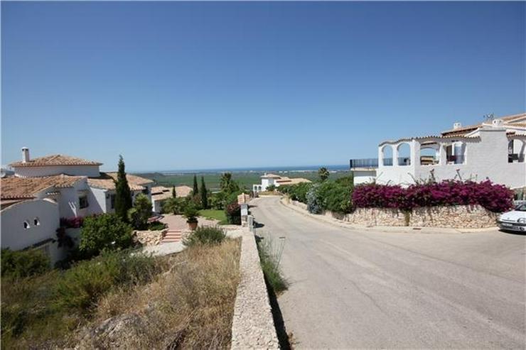 Großzügiges Baugrundstück in sonniger Lage mit Panoramablick auf Monte Pego - Grundstück kaufen - Bild 2