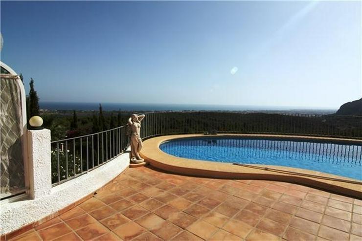 Großzügige Villa mit großer Poolterrasse und traumhafter Berg,-und Meeraussicht auf dem... - Haus kaufen - Bild 10