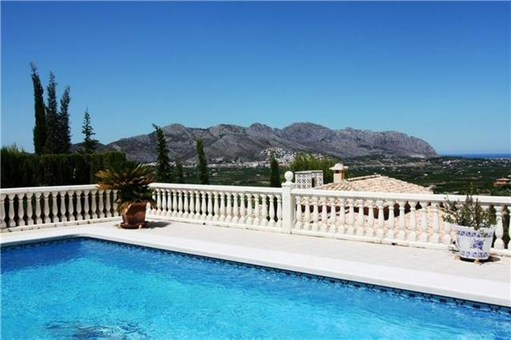 Bild 4: Schöne Villa mit 3 SZ in Orba mit herrlichem Blick auf das Meer und die Berge