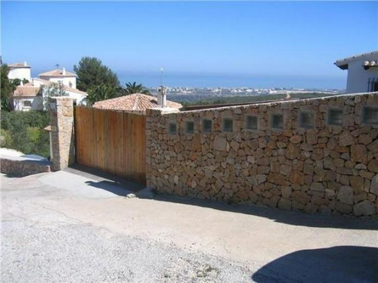 Bild 10: Diese Villa in schöner Aussichtslage auf dem Monte Pego, wäre doch genau das richtige.