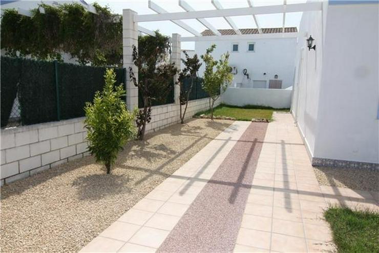 Bild 5: Doppelhaushälfte mit Patio, Terrasse und 204 qm großen Garten in unmittelbarer Nähe der...