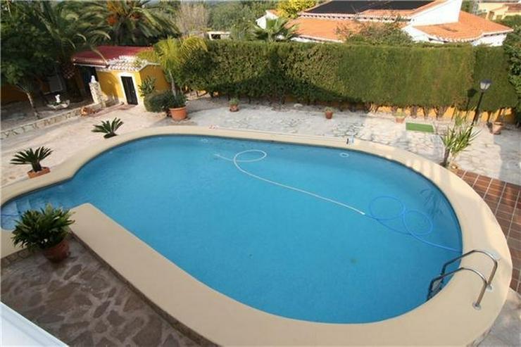 Villa mit zwei Wohneinheiten in schöner Lage und Ausblick in Orba ideal für 2 Generation... - Haus kaufen - Bild 2