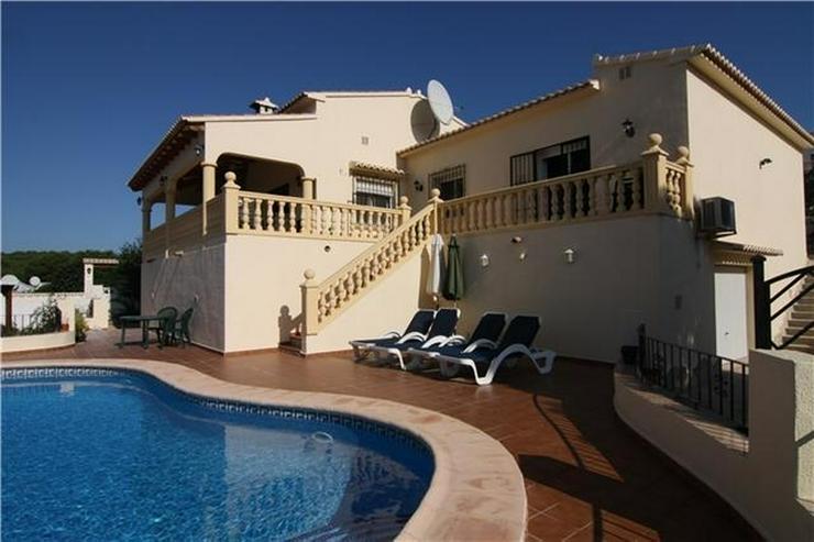 Bild 1: Neuwertige Villa in sonniger und ruhiger Lage mit Pool