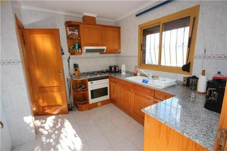 Bild 7: Grosszügige 4 - 5 SZ Villa mit ZH, Kamin, Terrassen, Pool, private Lage mit traumhaftem M...