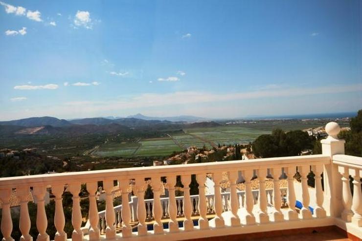 Bild 8: Schöne Villa mit herrlicher Aussicht auf das Meer und die Berge in ruhiger Lage mit Pool ...