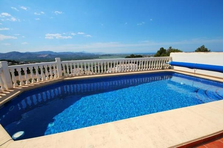 Bild 2: Schöne Villa mit herrlicher Aussicht auf das Meer und die Berge in ruhiger Lage mit Pool ...