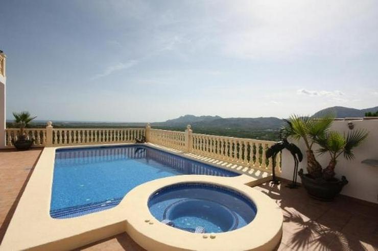 Bild 2: Luxuriöse 5 SZ Villa ideal zum Wohnen und Entertainen mit tollem separatem Gästeapartmen...