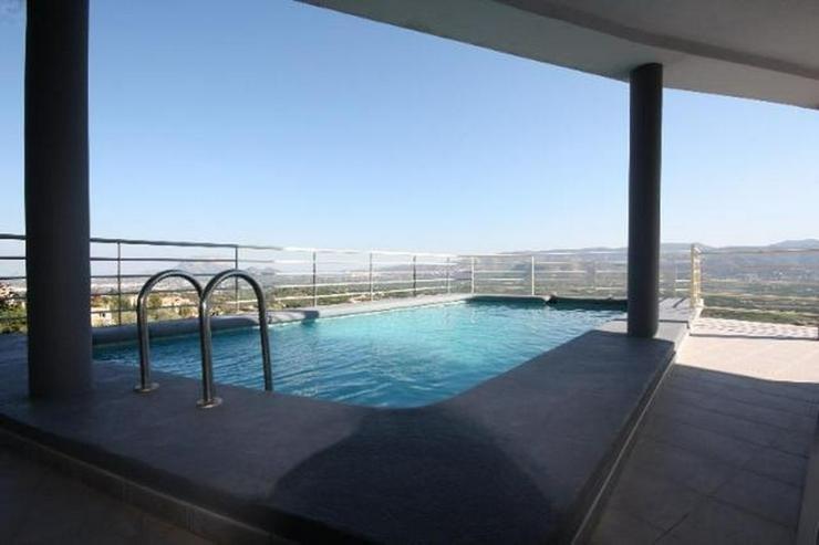 Moderne 3 Schlafzimmer Villa mit Pool und herrlicher Panoramasicht in Sanet y Negrals - Haus kaufen - Bild 3