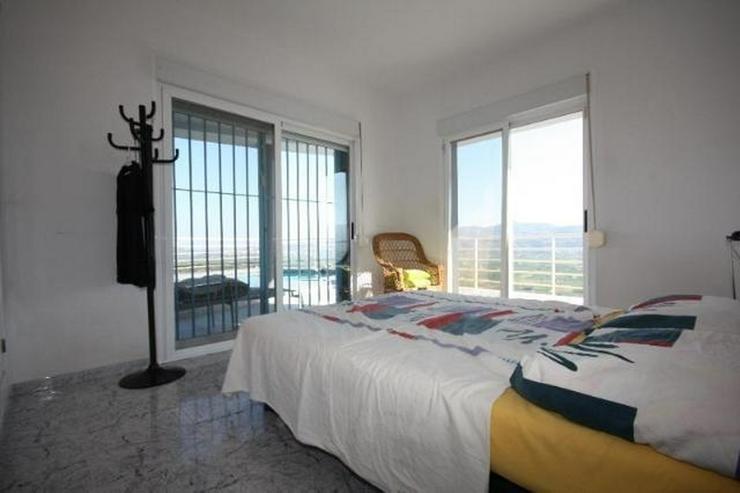 Bild 8: Moderne 3 Schlafzimmer Villa mit Pool und herrlicher Panoramasicht in Sanet y Negrals