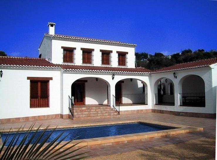 Bild 2: Villa im Landhausstil in Benissa.