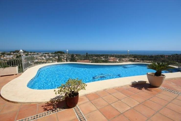 Bild 2: Stadtnahe Luxusvilla mit atemberaubender Aussicht auf das Meer, den Hafen und die Burg von...