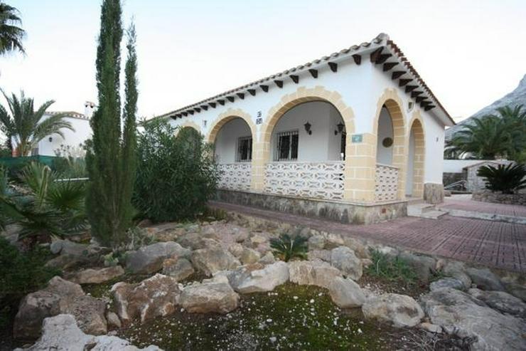 Bild 3: Stadtnahe 2 Schlafzimmer Villa mit Pool und Garage in ruhiger Wohnlage nahe Denia.