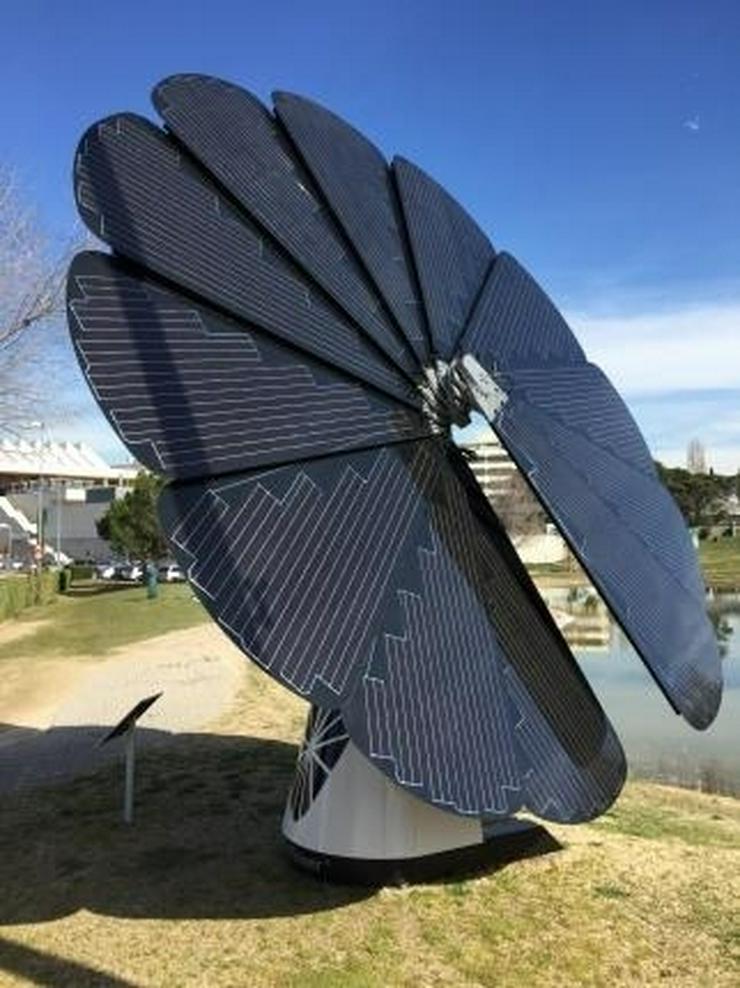 Bild 13: smartflower POP und POP + Das weltweit erste All-in-One-Solarsystem, weitere Infos auf Anf...