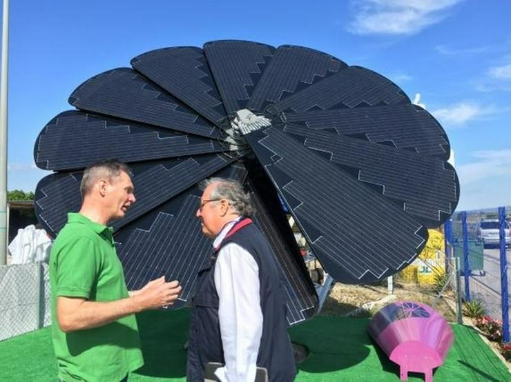 Bild 4: smartflower POP und POP + Das weltweit erste All-in-One-Solarsystem, weitere Infos auf Anf...