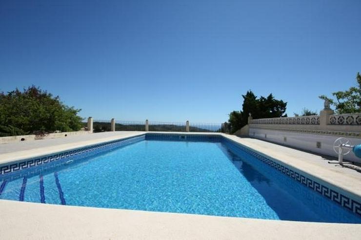 Großzügige 5 Schlafzimmer Villa mit Pool und herrlichem Seeblick auf dem Cumbre del Sol - Haus kaufen - Bild 5