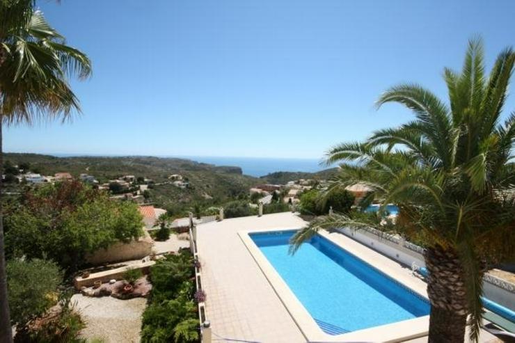 Bild 2: Großzügige 5 Schlafzimmer Villa mit Pool und herrlichem Seeblick auf dem Cumbre del Sol