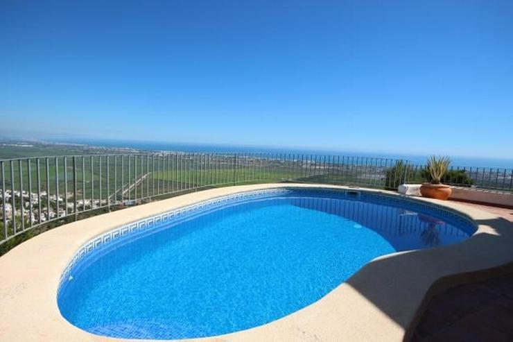 Bild 5: Charmante Villa an der Sonne, mit Panoramablick auf das Meer und dem wunderschönen Naturp...