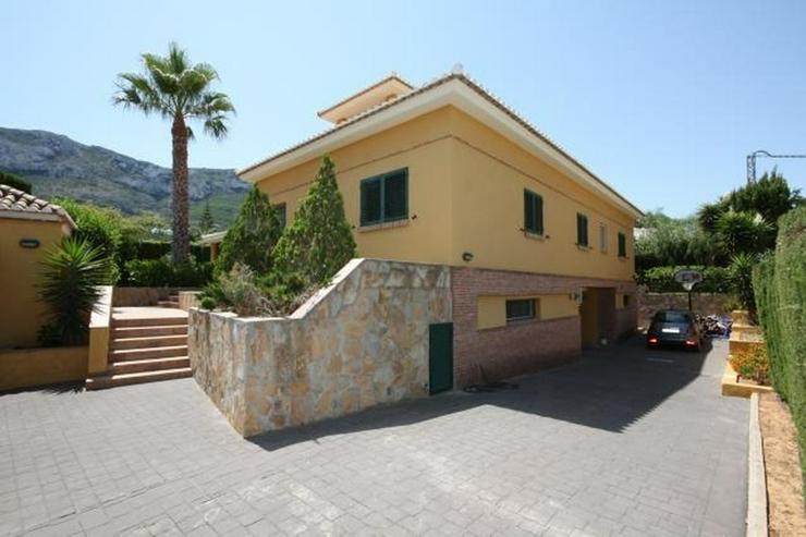 Bild 3: Hochwertige, 5 Schlafzimmer Villa mit Pool und Garage in stadtnaher Lage zu Denia