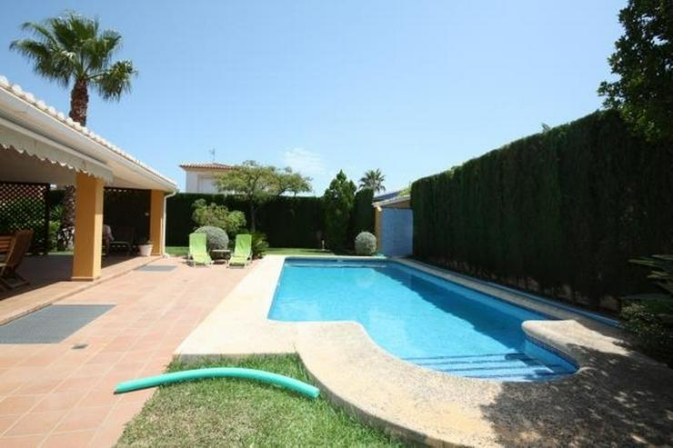 Hochwertige, 5 Schlafzimmer Villa mit Pool und Garage in stadtnaher Lage zu Denia - Haus kaufen - Bild 2