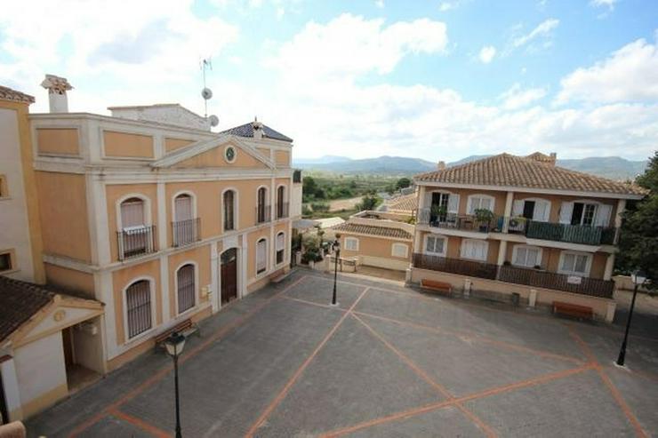 Bild 18: Ein Stadthaus im Herzen des spanischen Dorfes Jesus Pobre.