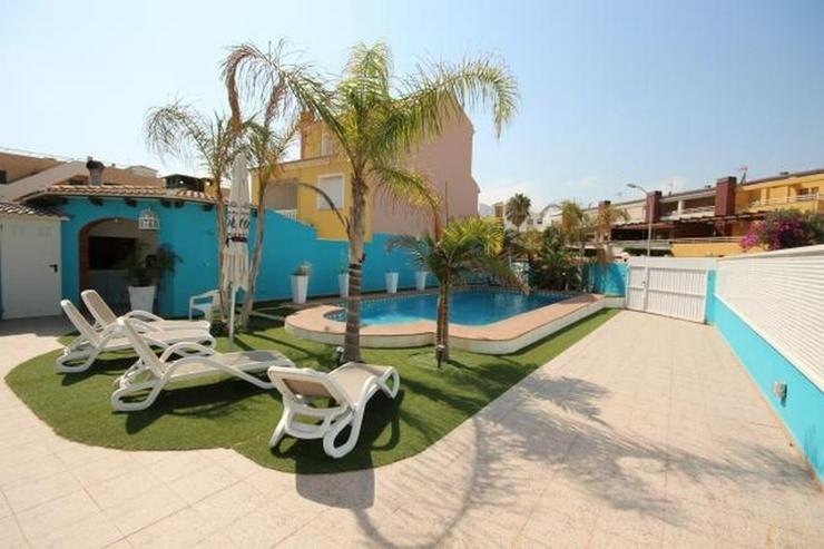 Bild 5: Strandvilla mit Pool und 2 Wohnungen, 6 Schlafzimmer, direkter Zugang zum Dünenstrand von...