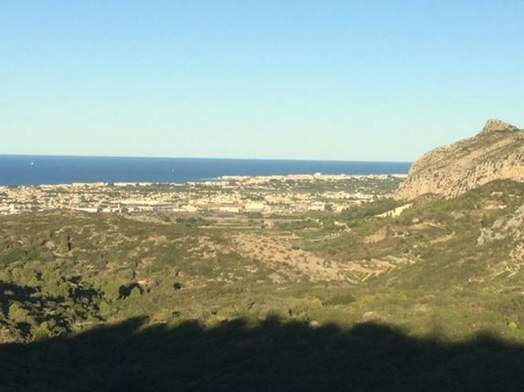 Bild 2: Sehr gepflegte Villa mit traumhaftem Ausblick auf das Meer und die Berge, Heizung, Winterg...