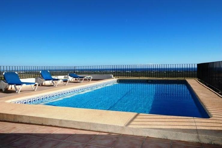 Bild 2: Villa mit 3 Schlafzimmer,Pool, große Terrasse und schönem Meerblick mit viel Ausbaupoten...