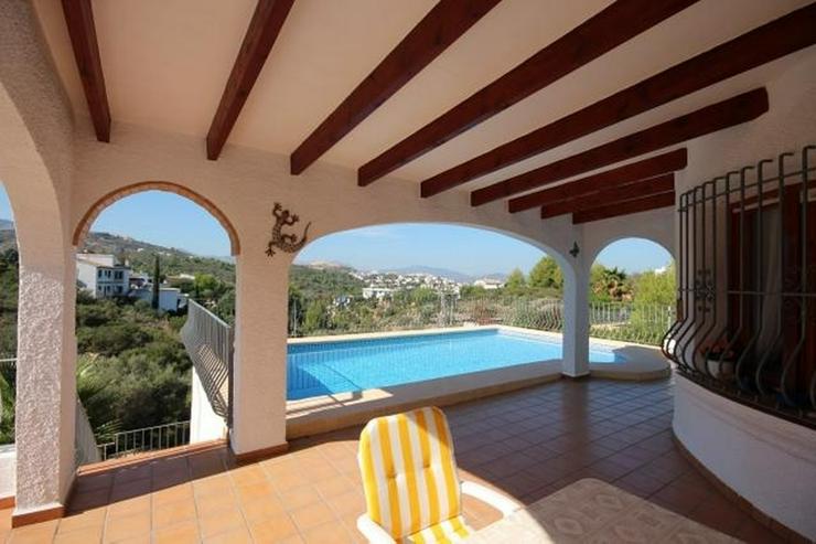Bild 12: Sehr gepflegte Villa mit großem, privatem Grundstück am Monte Pego mit Pool, BBQ, Zentra...