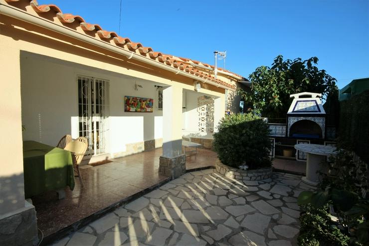 Bild 9: Meeresnahe Villa in Els Poblets , eigener Pool, BBQ, Dachterrasse, 1 WZ, 3 SZ, 2 BZ, Kamin...