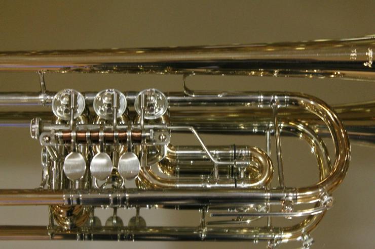 Bild 9: Meister J. Scherzer Konzerttrompete Goldmessing