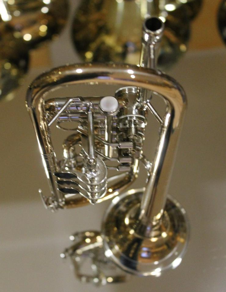Bild 7: J. Scherzer C - Konzerttrompete aus Goldmessing