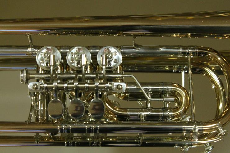 Bild 10: J. Scherzer C - Konzerttrompete aus Goldmessing