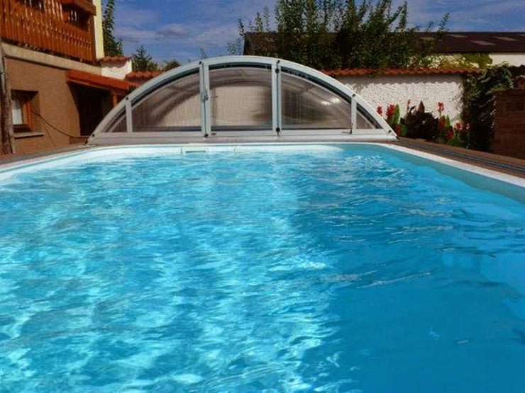 Bild 6: Poolbau-PP-Schwimmbecken-und exzel. Pooldächer