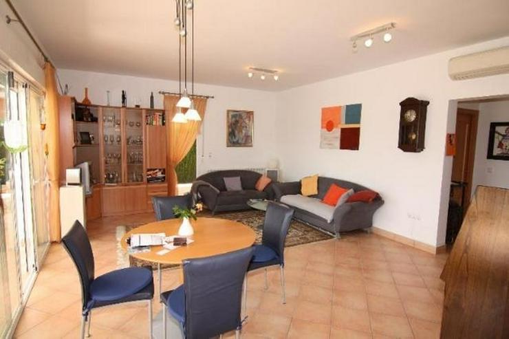 Bild 5: Neuwertige Villa mit Top-Ausstattung, Garage, Pool in ruhiger, sonniger Aussichtslage nahe...