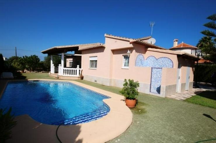 Bild 12: Zwei großzügige Häuser auf einem 1000m² großem Grundstück mit Pool in Els Poblets