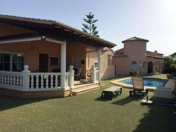 Bild 16: Zwei großzügige Häuser auf einem 1000m² großem Grundstück mit Pool in Els Poblets
