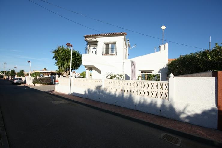 Bild 9: Moderne 2 Schlafzimmer Villa, 2 separate Wohneinheiten in Els Poblets