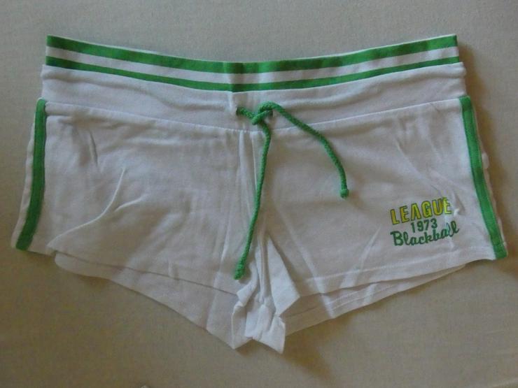 weiße Hotpants mit grünen Streifen - W26-W28 / 36-38 / S - Bild 1