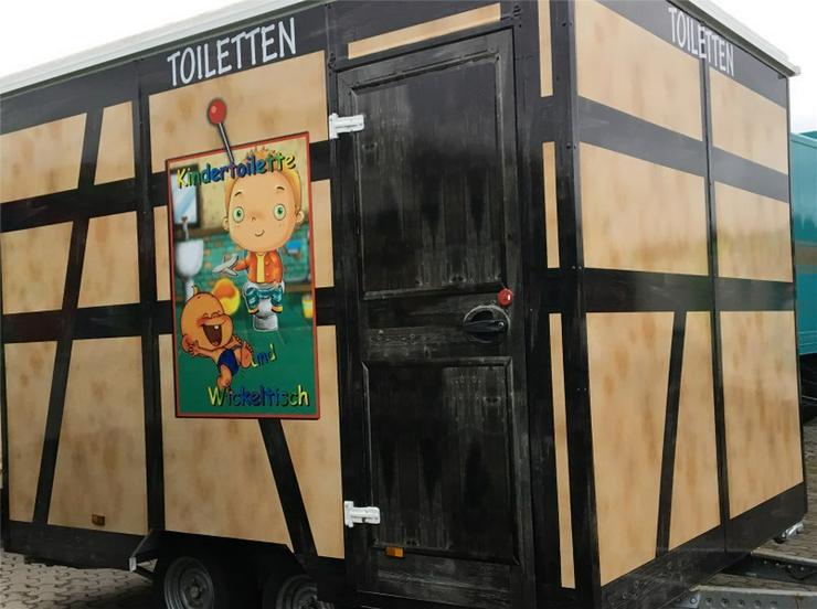 Bild 5: Toilettenwagen mit rollstuhlgerechtem Toilettenraum und separatem Kinderraum