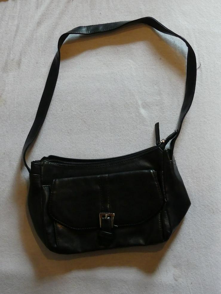 Bild 2: kleine schwarze Tasche