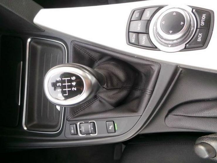 Bild 9: BMW 320d Tour. Head-Up Display Navi Xenon PDC