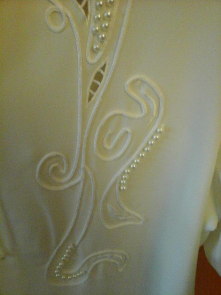 beige Bluse  mit Perlenstickerei - Größen 40-42 / M - Bild 2