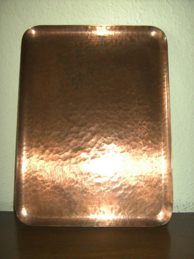 Bild 3: Kupferkaraffe/-vase mit Kupfertablett